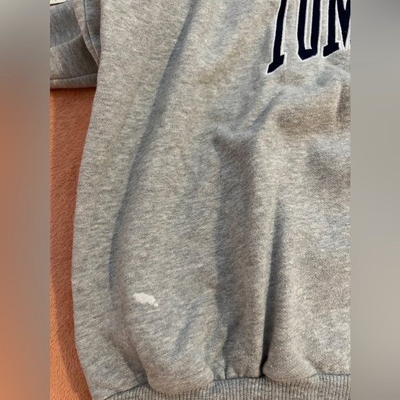 It's a casual sweatshirt in a nice matching color. - Picture 4 of 8